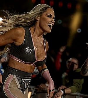 Trish Stratus, 49'
