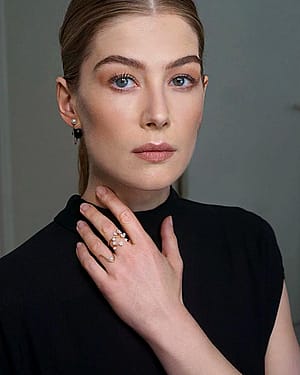 Rosamund Pike, 45'