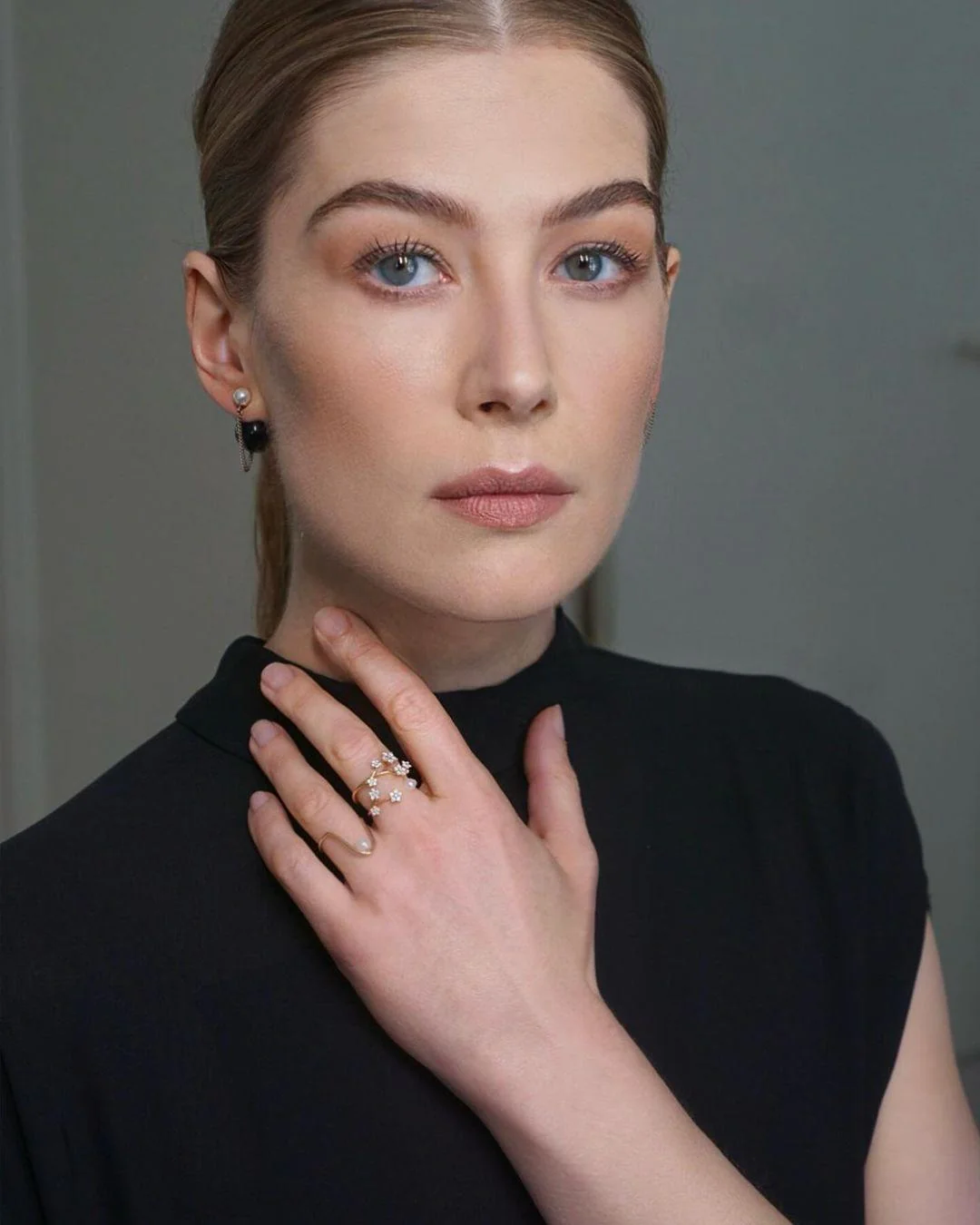 Rosamund Pike, 45 picture 1 of 1
