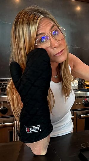 Jennifer Aniston, 56'