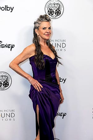 Jennifer Hale, 53'
