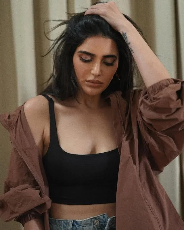 Karishma Tanna, 41 picture 3 of 6