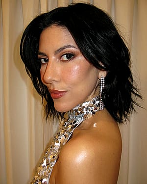 Stephanie Beatriz, 44'