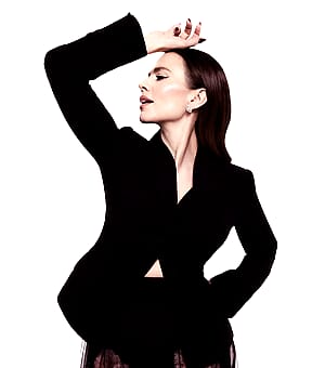 Hayley Atwell, 42'