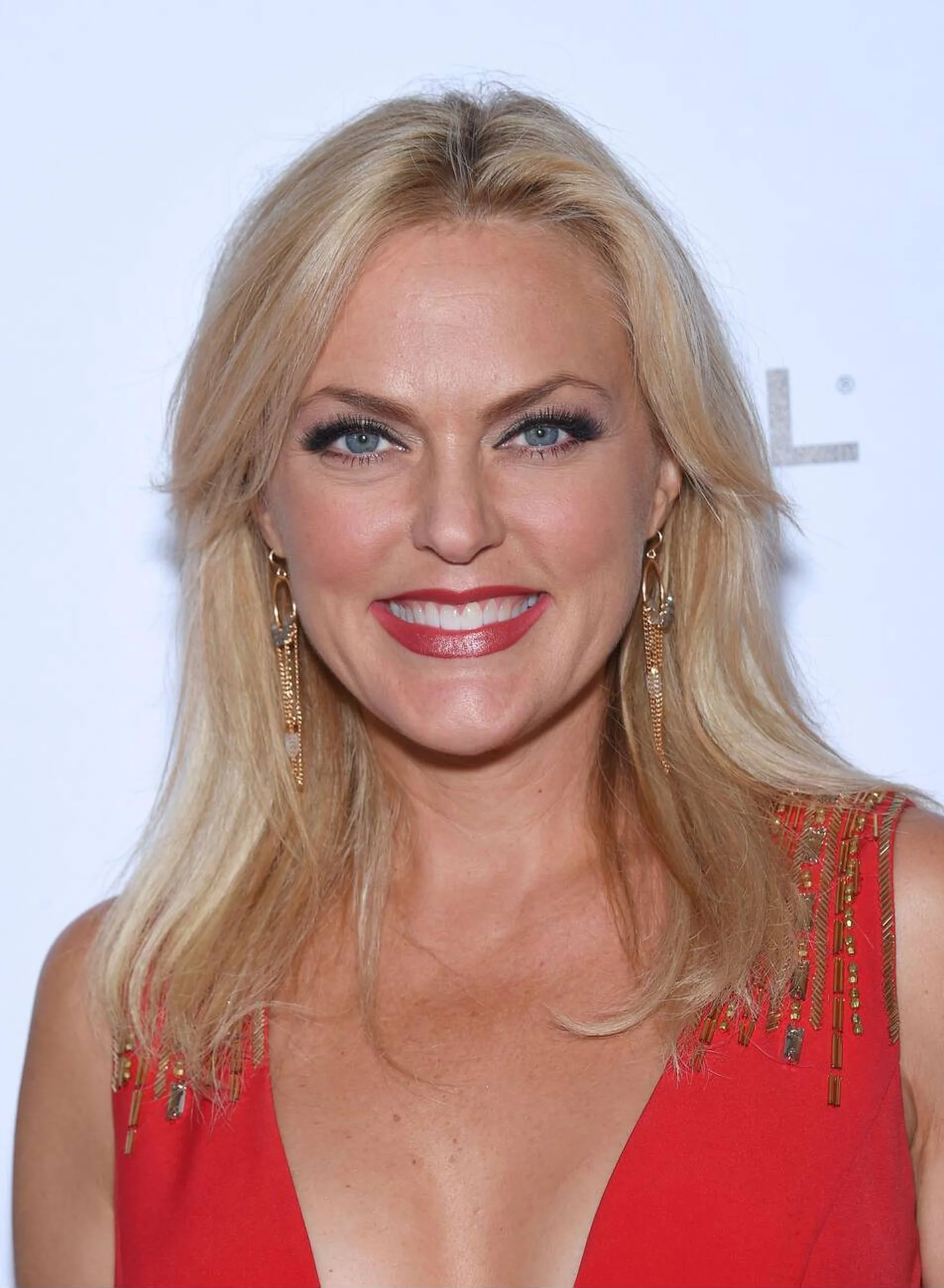 Elaine Hendrix, 44 picture 2 of 4