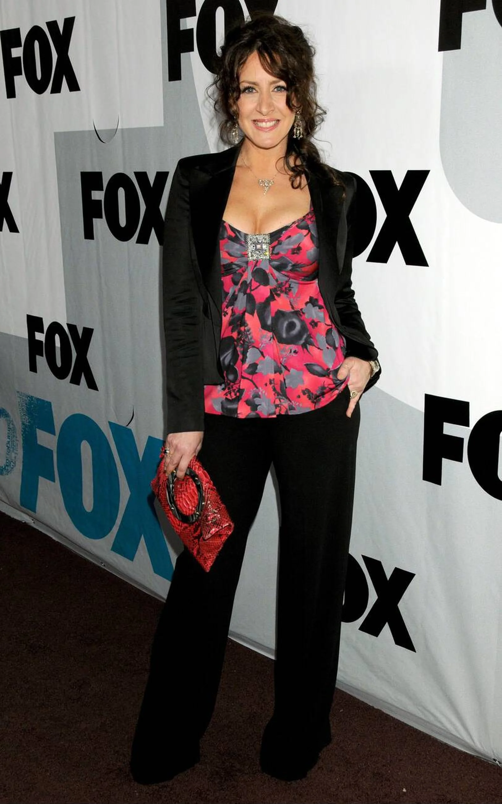 Joely Fisher, 41 picture 3 of 3