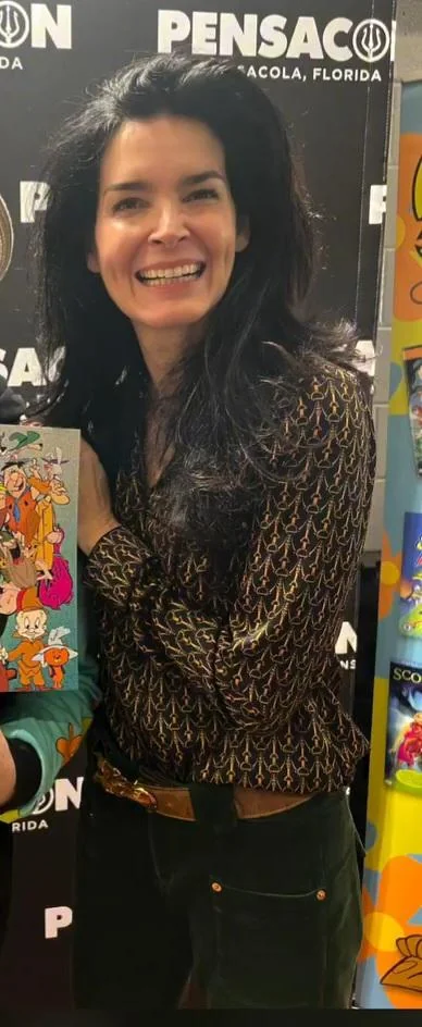 Angie Harmon, 52 picture 6 of 10