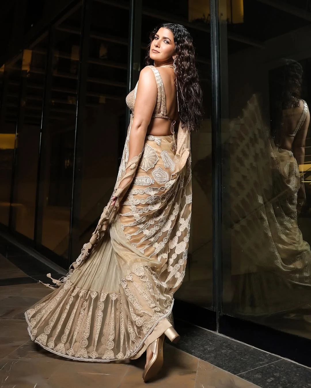Nimrat Kaur, 42 picture 2 of 7