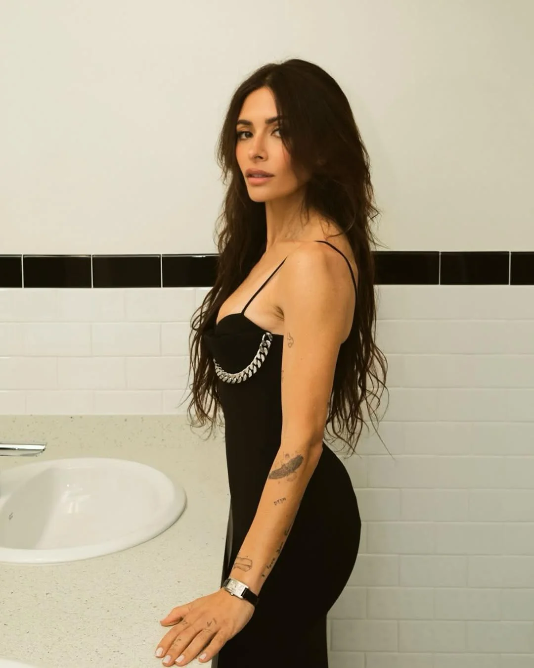 Sarah Shahi, 45 picture 9 of 10
