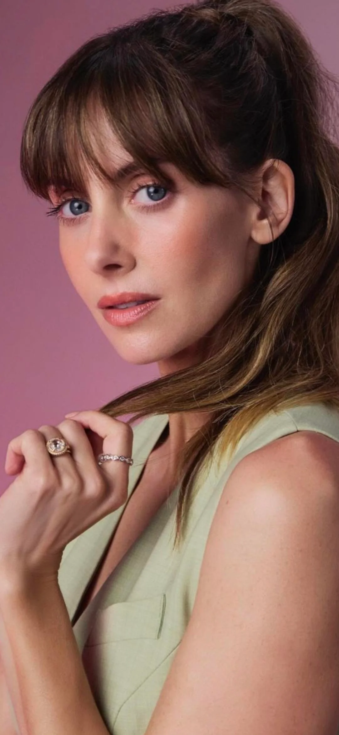 Alison Brie, 41 picture 2 of 2