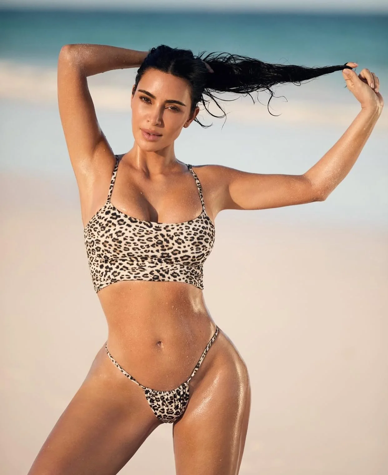 Kim Kardashian, 44 picture 8 of 16