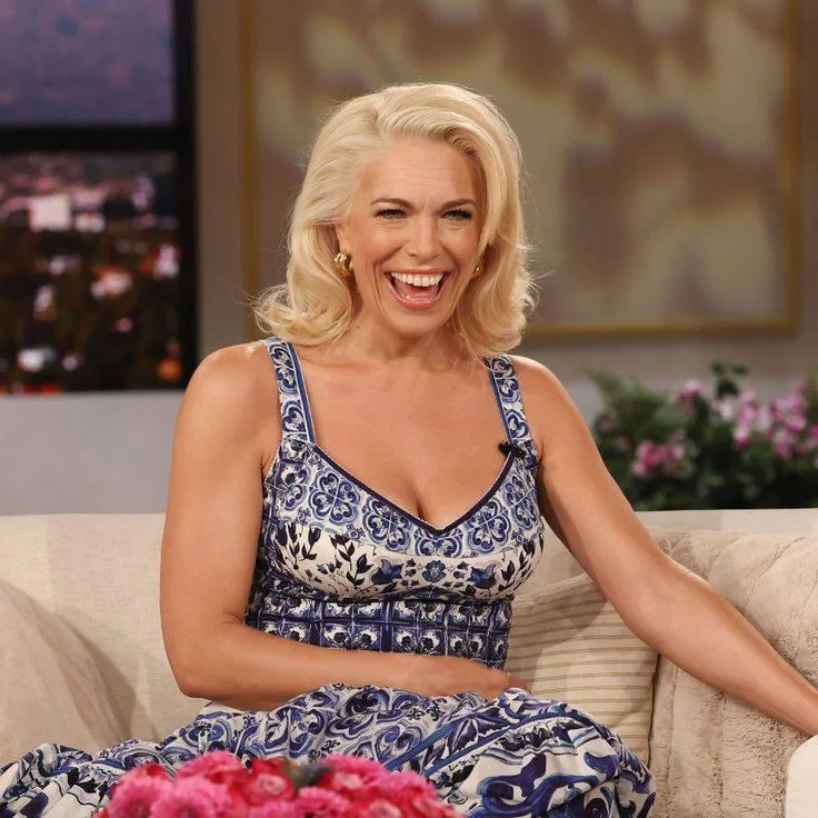 Hannah Waddingham, 47 picture 1 of 4