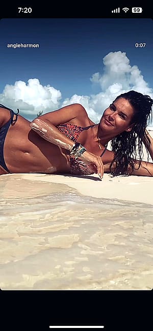 Angie Harmon, 52'