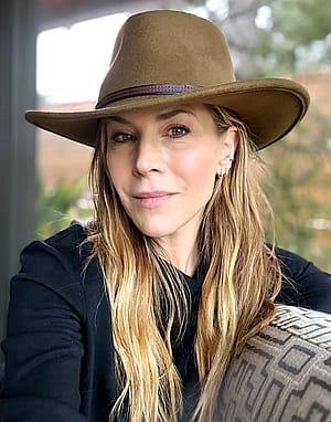Julie Benz, 52'