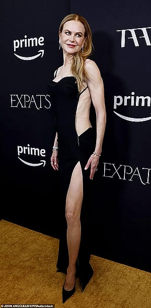 Nicole Kidman, 56 showing off her beautiful back in a sexy backless black Dress'