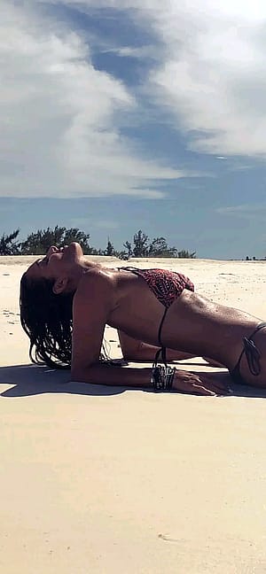 Angie Harmon, 52'