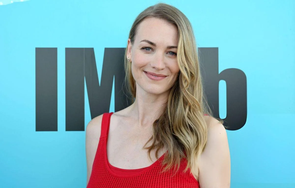 Yvonne Strahovski, 41 picture 1 of 5