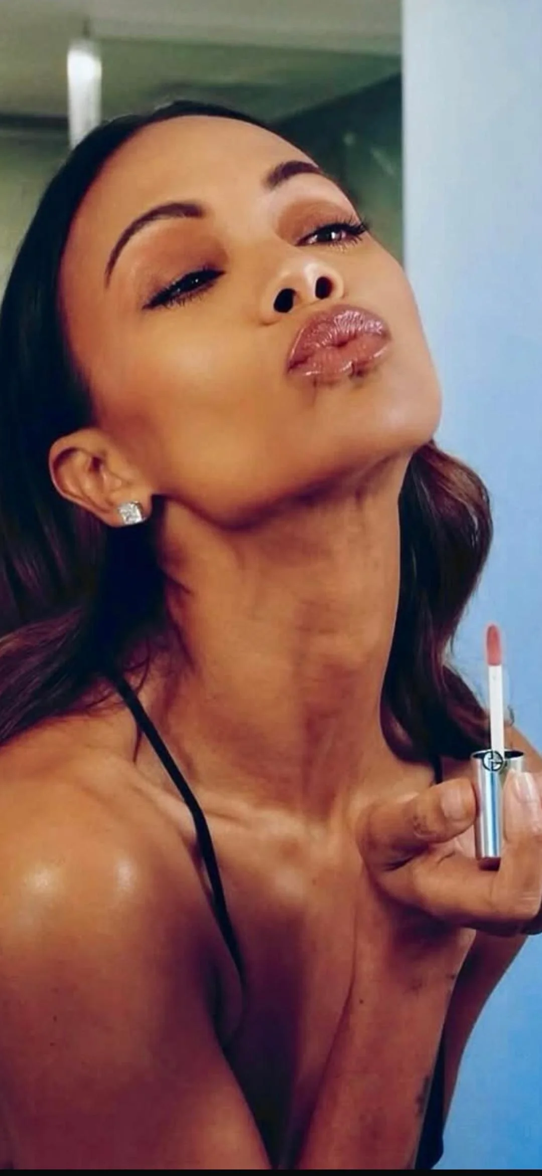 Zoe Saldana, 46 picture 2 of 2