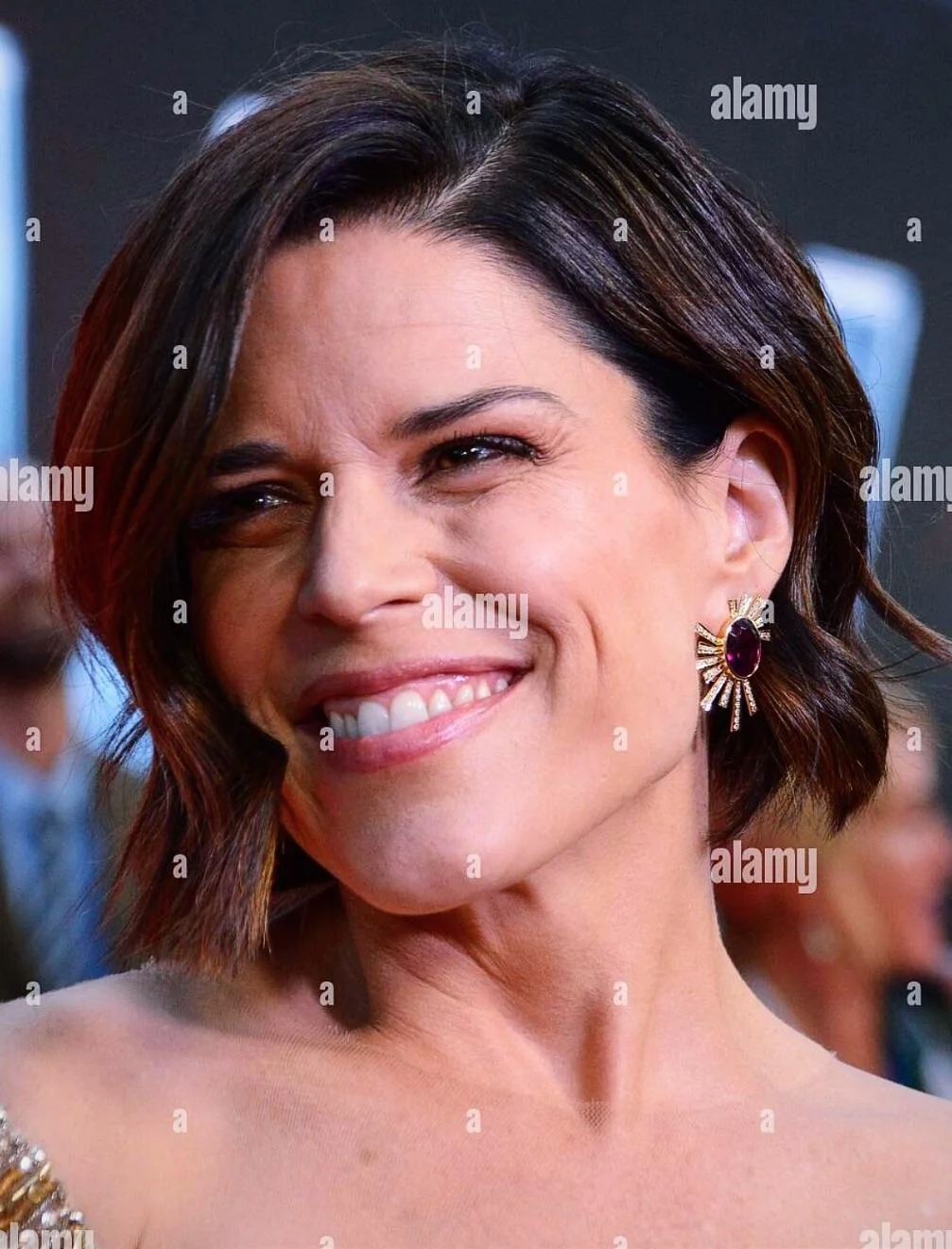Neve Campbell, 51 picture 1 of 3