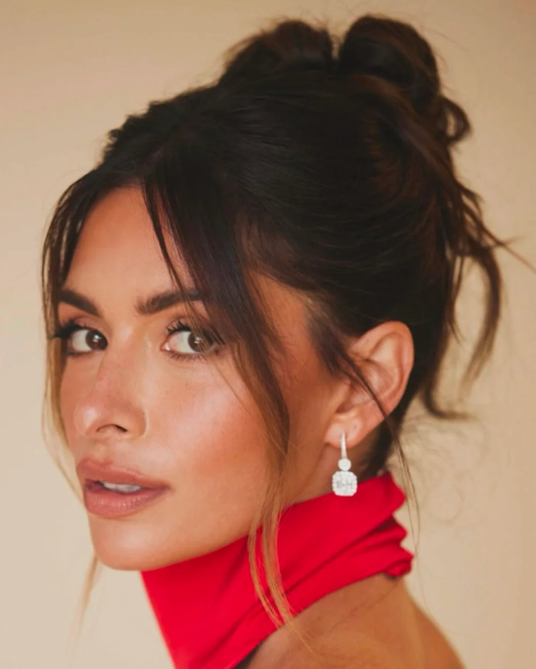 Sarah Shahi, 44 picture 4 of 10