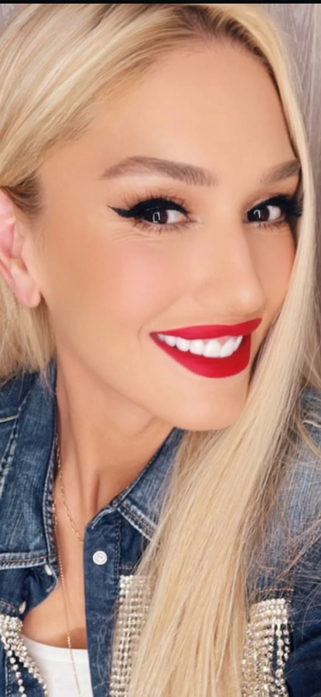 Gwen Stefani, 55 picture 2 of 2