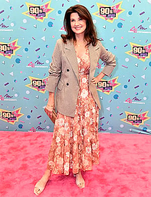 Daphne Zuniga, 61'