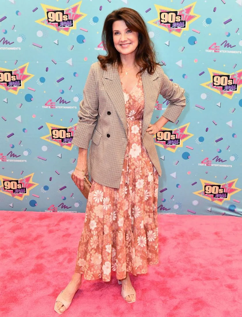 Daphne Zuniga, 61 picture 1 of 1