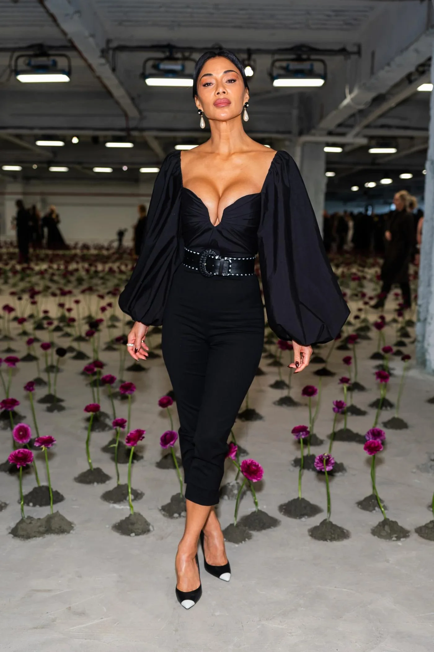 Nicole Scherzinger, 46 is a busty beauty at the 2025 Carolina Herrera Fashion Show in New York City picture 2 of 5