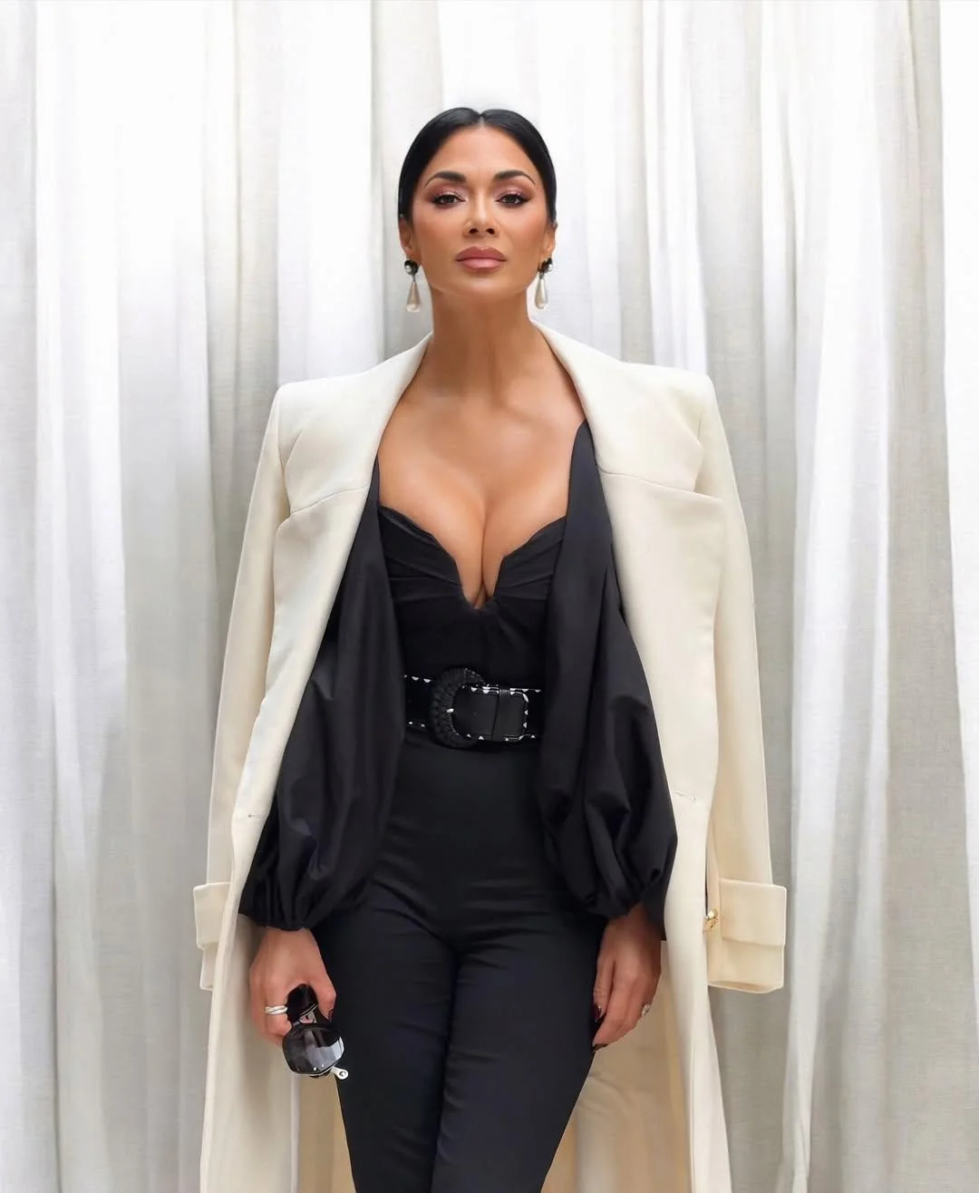 Nicole Scherzinger, 46 is a busty beauty at the 2025 Carolina Herrera Fashion Show in New York City picture 4 of 5