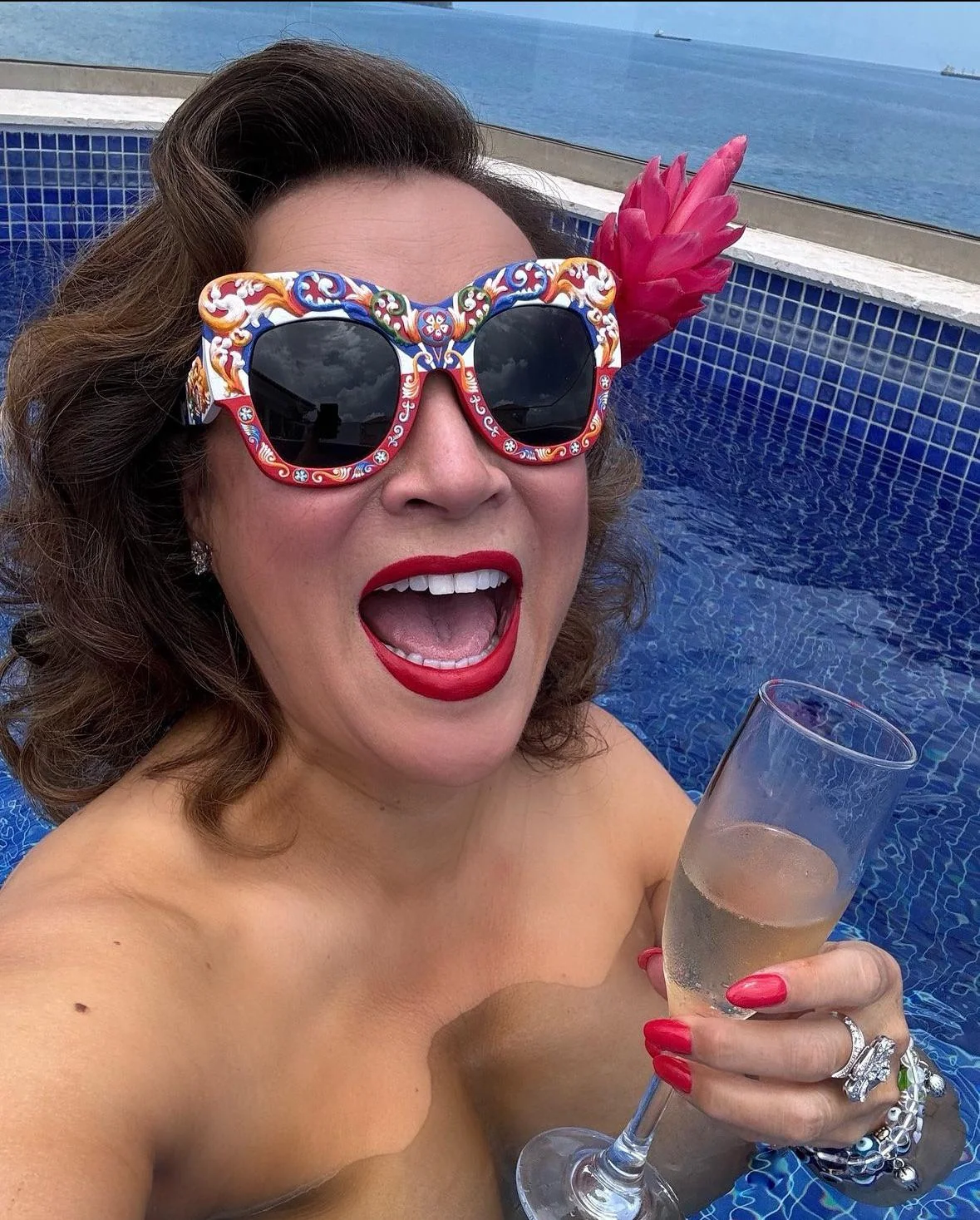 Jennifer Tilly, 65 picture 1 of 1