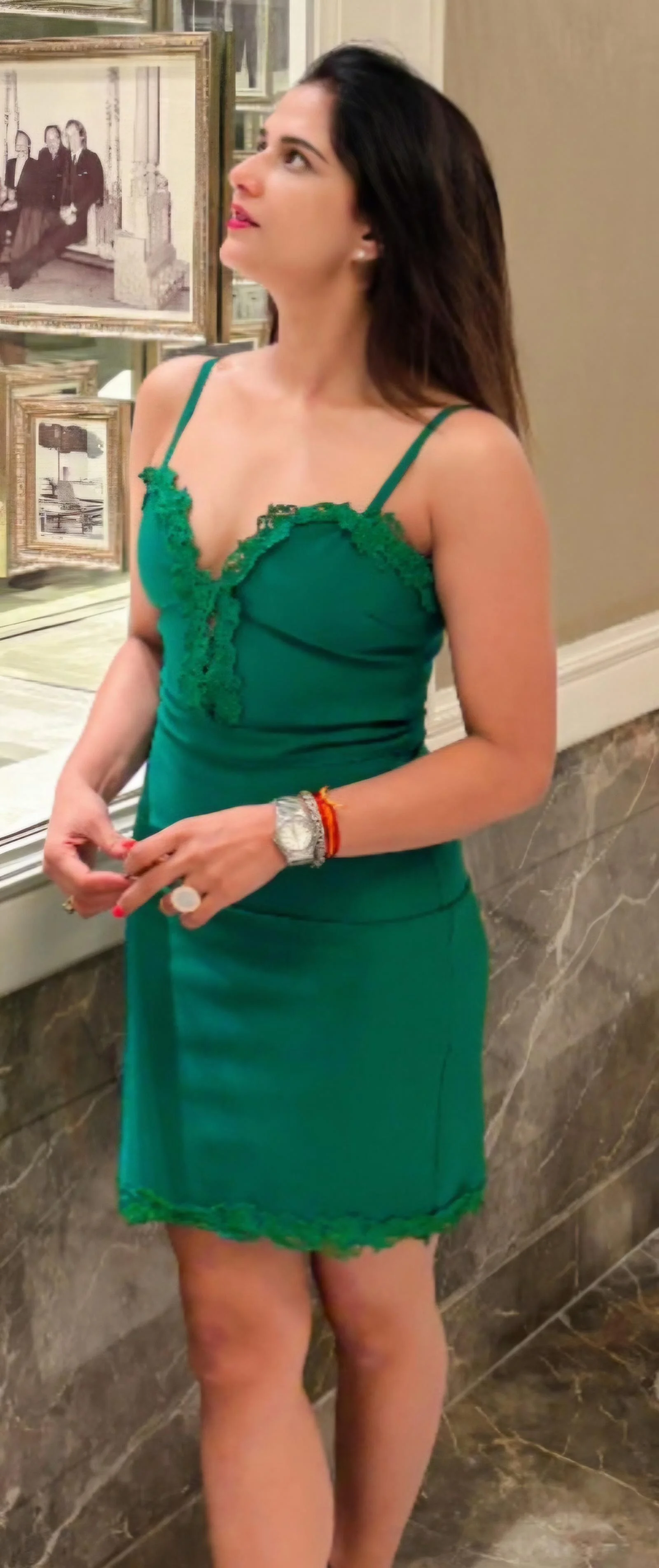 Shipra Khanna, 43 picture 4 of 4