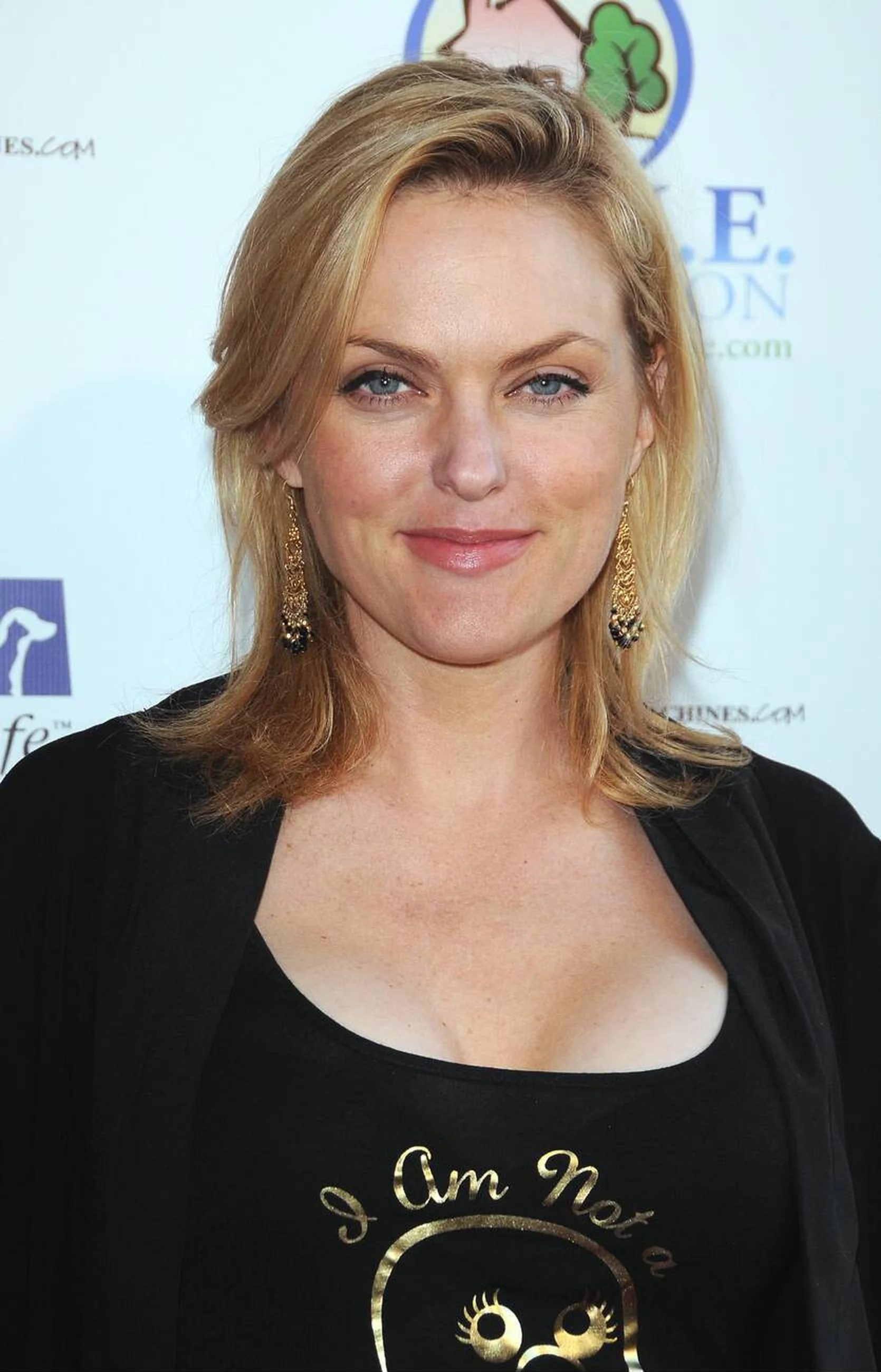 Elaine Hendrix, 40 picture 1 of 4