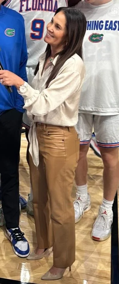 Sarah Kustok, 43 and Tracy Wolfson, 50 picture 1 of 4