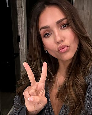 Jessica Alba, 43'