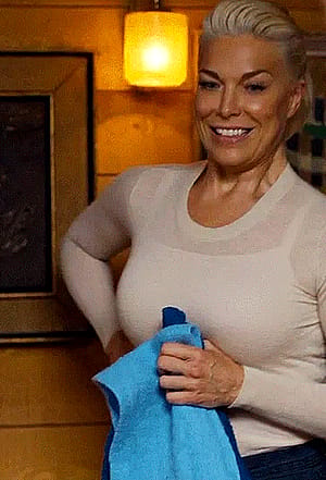 Hannah Waddingham, 49'