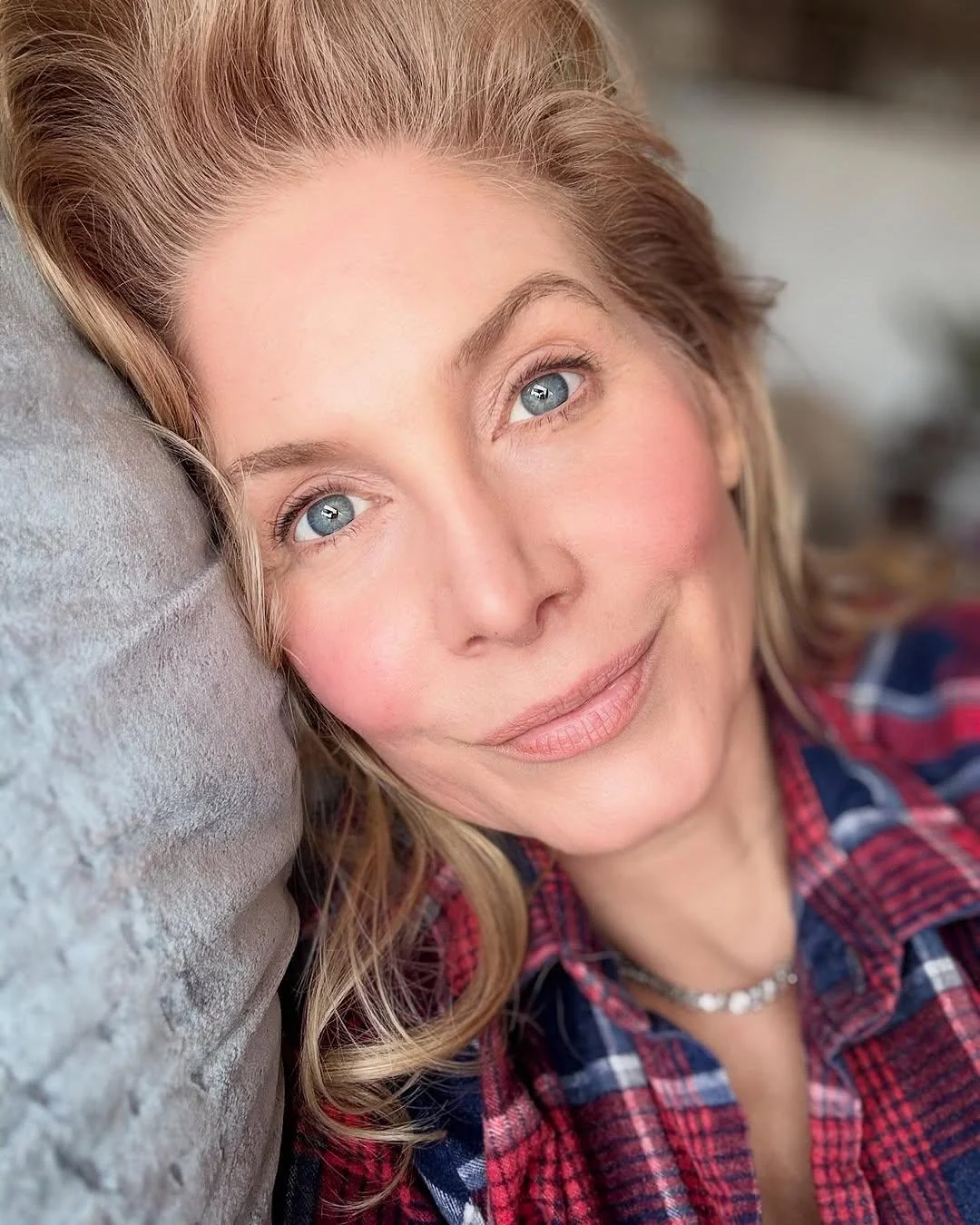 Elizabeth Mitchell, 54 picture 1 of 1