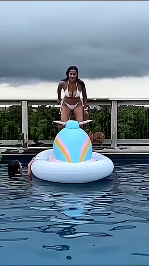 Padma Lakshmi, 54'