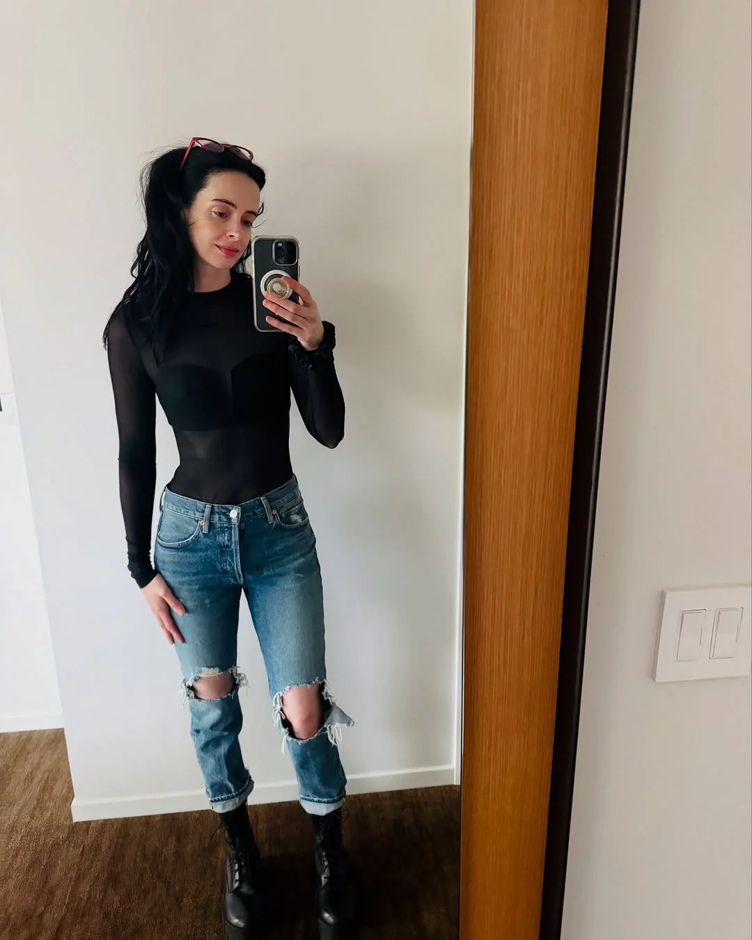 Krysten Ritter, 43 picture 3 of 6