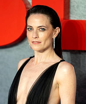 Lara Pulver, 44'