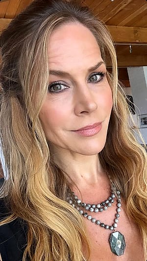 Julie Benz, 52'