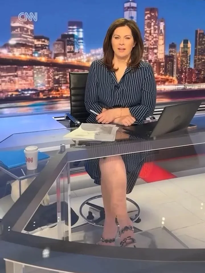 Erin Burnett, 48 picture 1 of 3