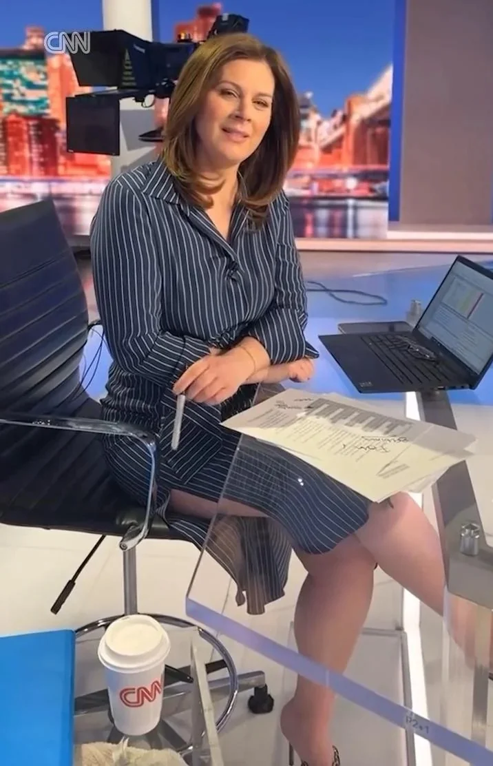 Erin Burnett, 48 picture 2 of 3