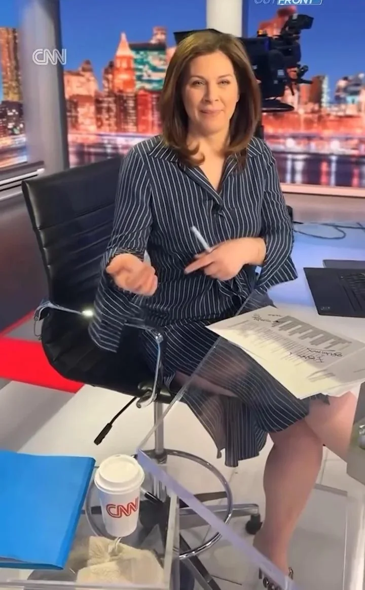Erin Burnett, 48 picture 3 of 3