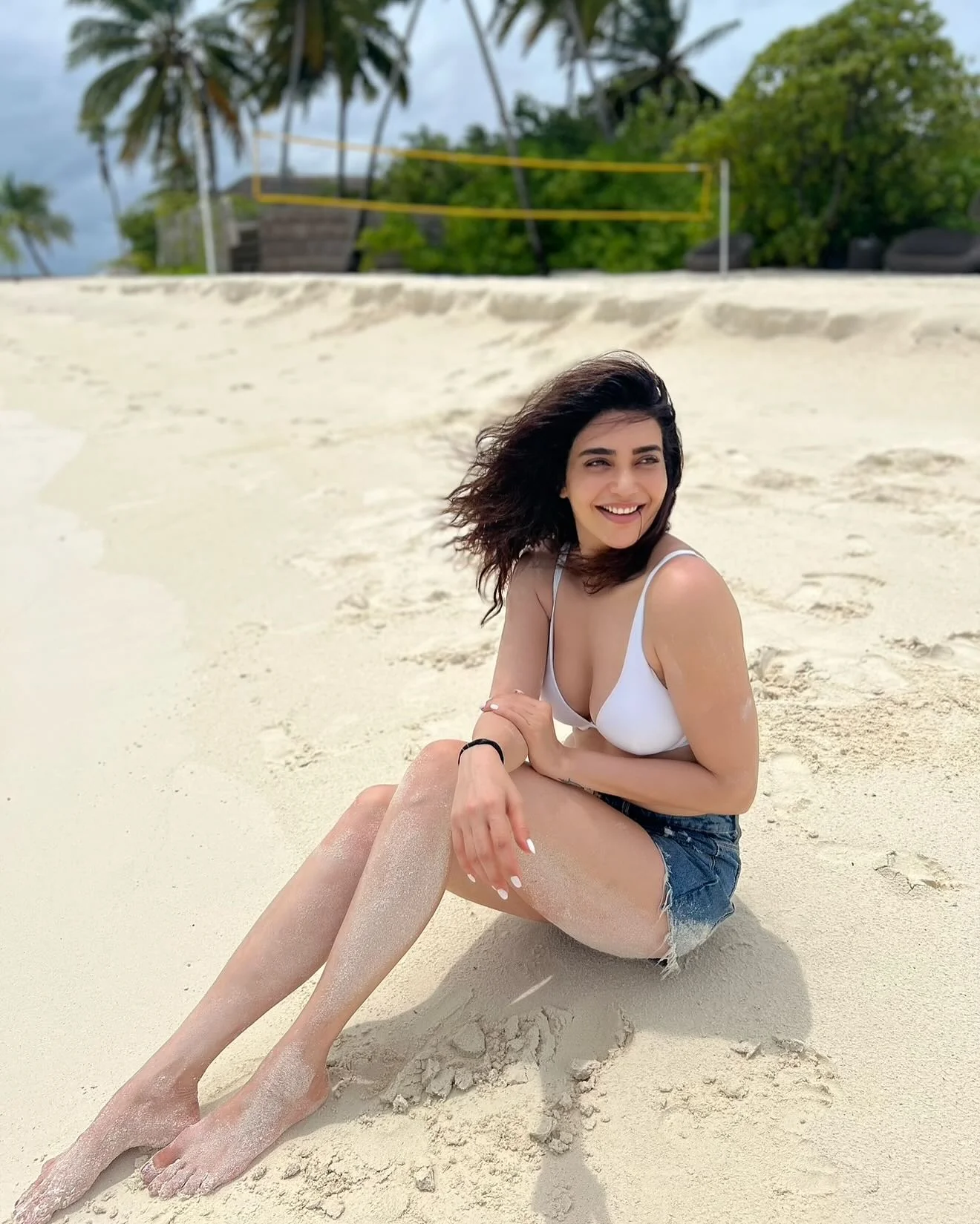 Karishma Tanna, 41 picture 2 of 2