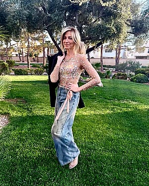 Debbie Gibson, 54'