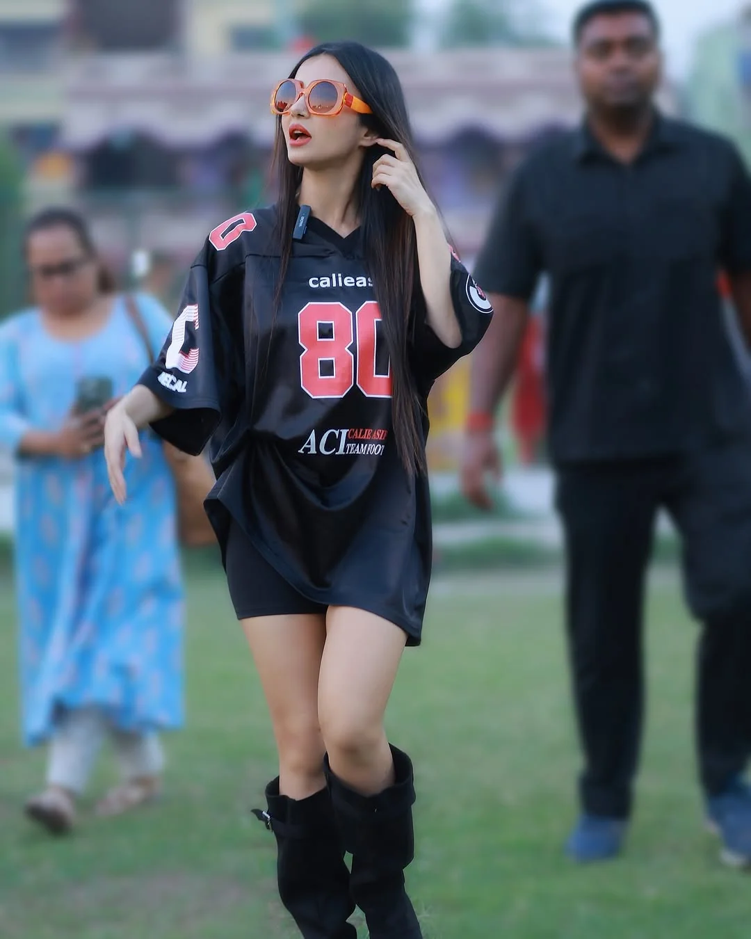Monami Ghosh, 40 picture 2 of 4
