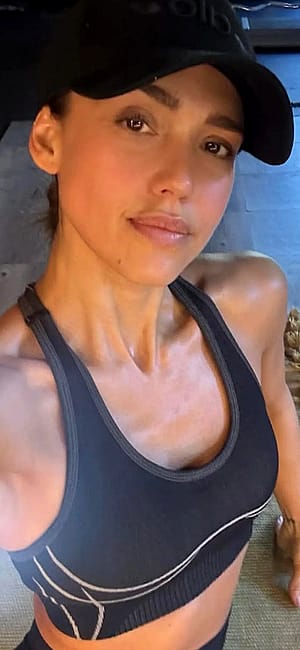 Jessica Alba, 43'