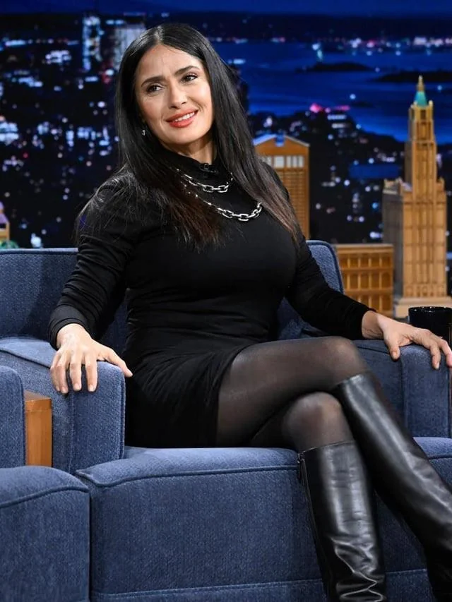 Salma Hayek, 58 picture 1 of 3