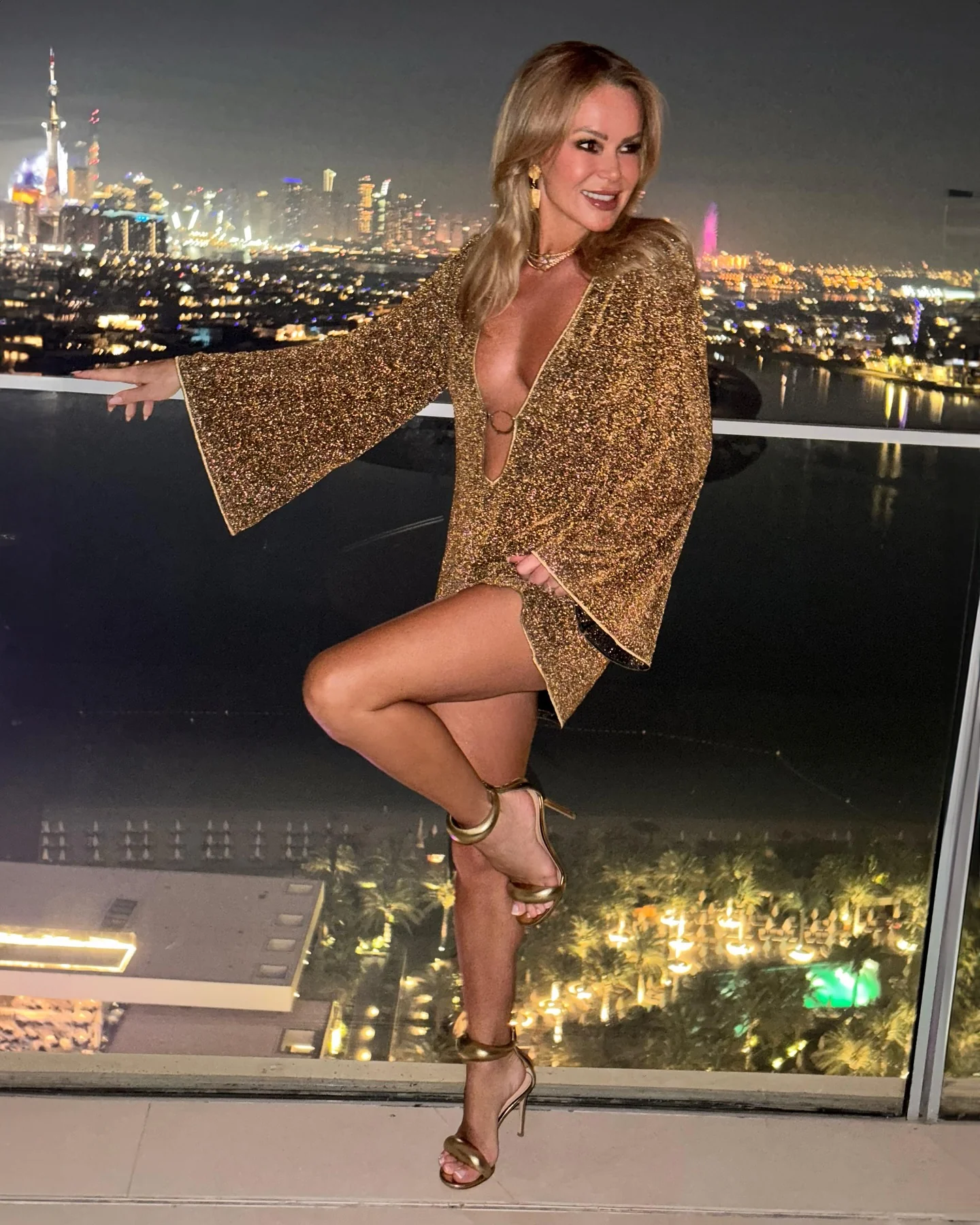 Amanda Holden, 54 picture 1 of 3
