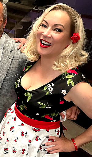Jennifer Tilly, 64'